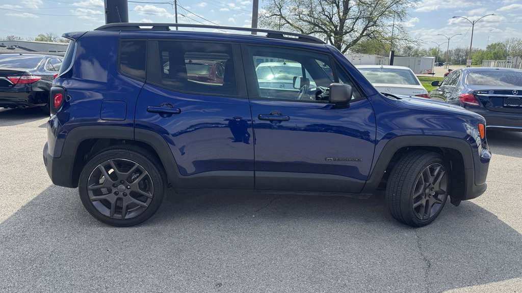 Used 2021 Jeep Renegade Latitude FWD image 9