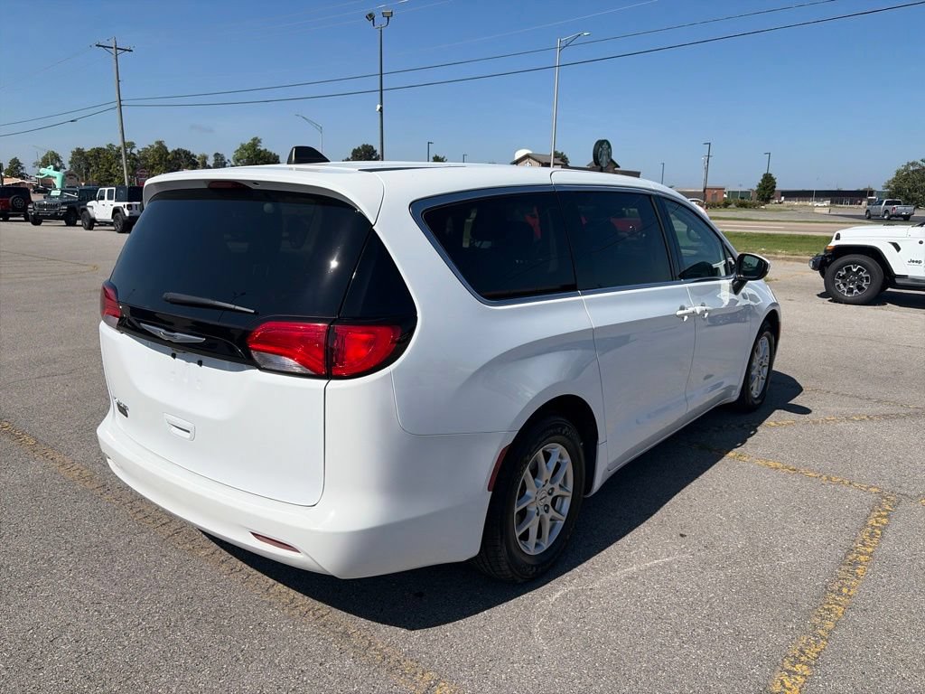 Used 2023 Chrysler Voyager LX FWD image 6