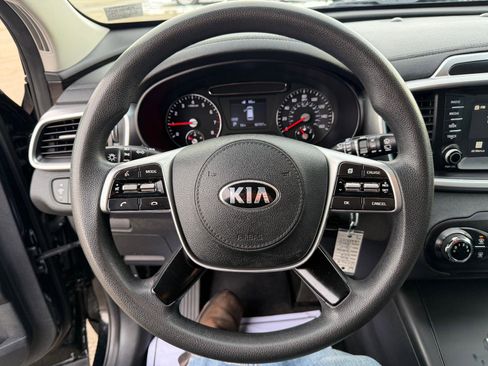Used 2020 Kia Sorento LX image 19