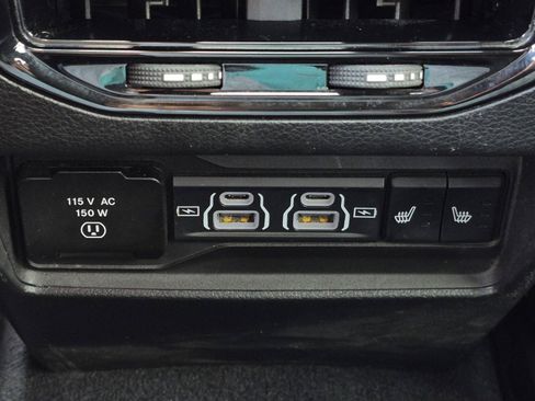 Used 2022 Jeep Grand Cherokee Overland RWD image 21