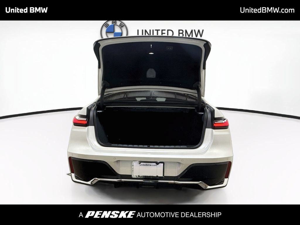 Used 2025 BMW 750e xDrive w/ Executive Package AWD/4WD image 14