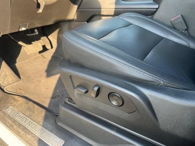 Used 2021 Chevrolet Suburban LT w/ Rear Media and Nav Package RWD image 22
