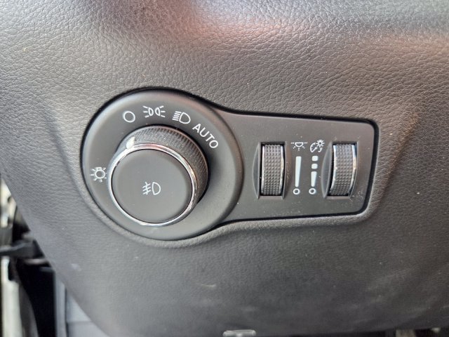 Certified 2023 Jeep Compass Latitude AWD/4WD image 21