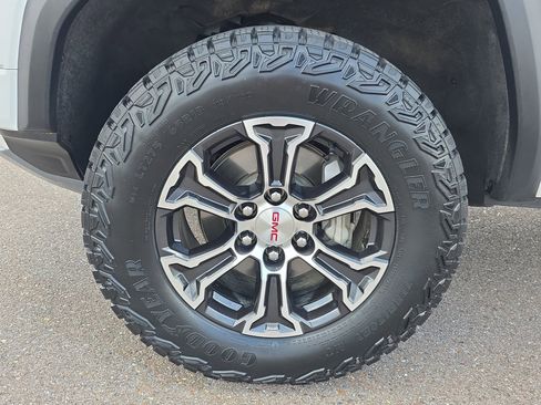 Used 2024 GMC Canyon AT4 AWD/4WD image 9