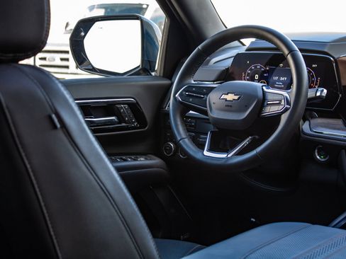 Used 2025 Chevrolet Suburban High Country image 41