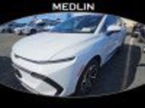 Used 2025 Chevrolet Equinox EV LT image 1