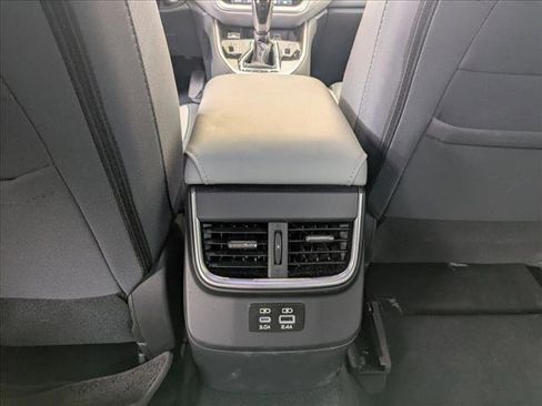 Used 2025 Subaru Outback Premium AWD/4WD image 9