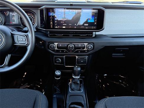 Used 2024 Jeep Gladiator Sport image 12