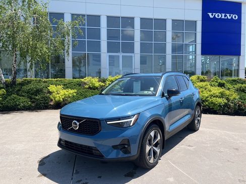 Certified 2023 Volvo XC40 B5 Plus w/ Protection Package Premier image 39