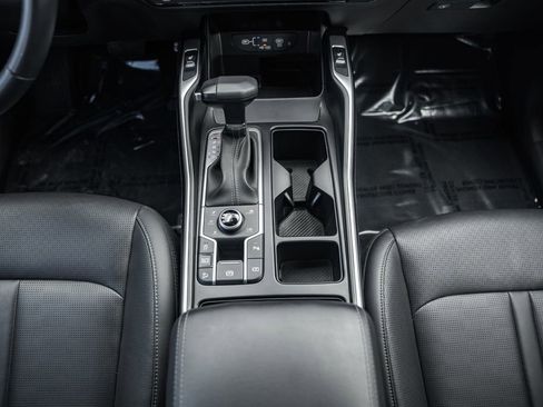 Used 2024 Kia Sorento S image 26