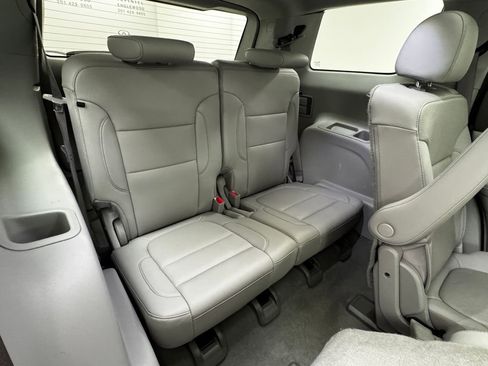 Used 2023 GMC Acadia SLT image 18