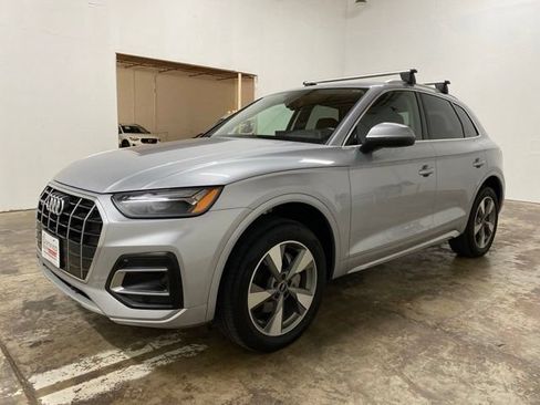 Used 2023 Audi Q5 2.0T Premium w/ Convenience Package AWD/4WD image 1