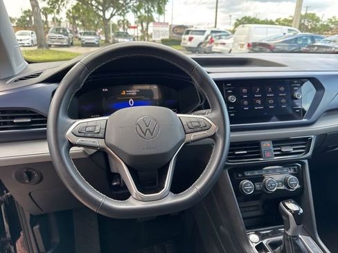 Used 2024 Volkswagen Taos SE image 27