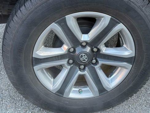 Used 2017 Toyota Tacoma Limited image 16