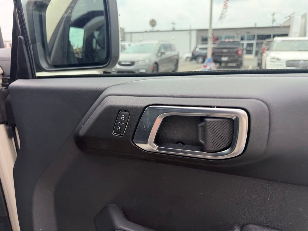Used 2025 Ford Bronco Outer Banks AWD/4WD image 32