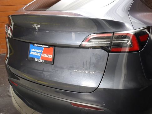 Used 2022 Tesla Model Y Long Range image 13