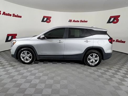 Used 2022 GMC Terrain SLE FWD image 3