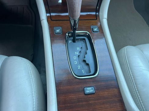 Used 2003 Cadillac Seville SLS w/ Preferred Equipment Group image 24