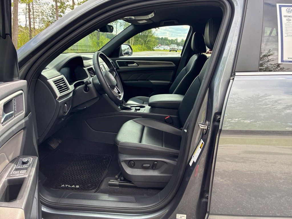 Used 2023 Volkswagen Atlas Cross Sport SE AWD/4WD image 11