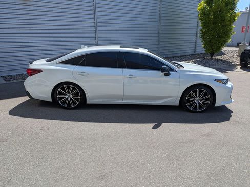 Used 2019 Toyota Avalon XSE w/ Carpet Mat Package FWD image 2