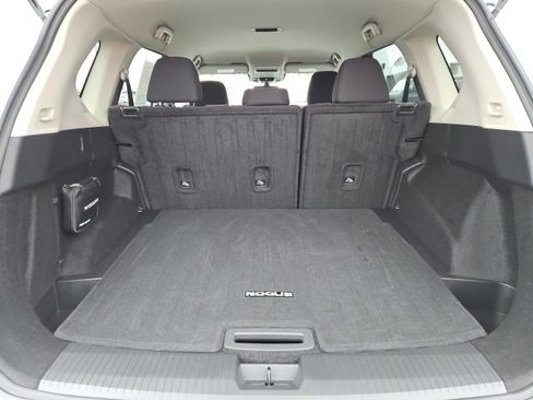 Used 2024 Nissan Rogue S image 7