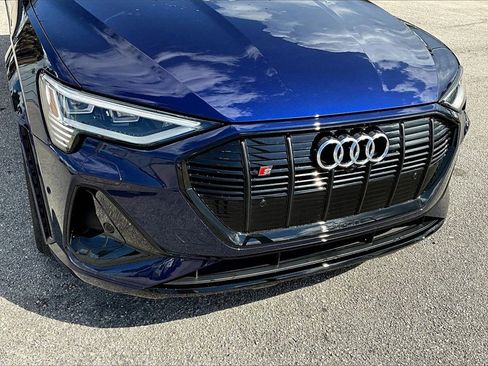 Certified 2023 Audi e-tron S Premium Plus w/ Black Optic Package image 11