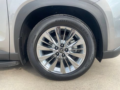 Used 2025 Toyota Grand Highlander AWD image 31
