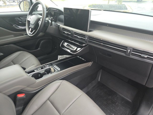Used 2024 Lincoln Corsair AWD w/ Equipment Group 101A image 20