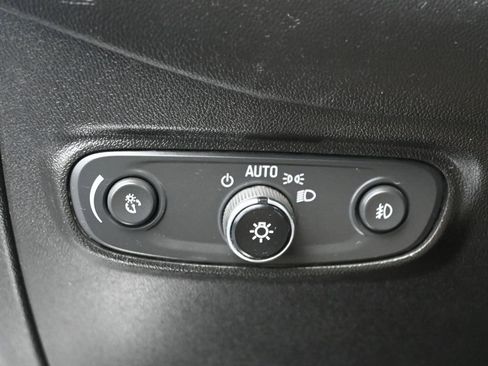 Used 2022 Chevrolet Equinox Premier FWD image 18