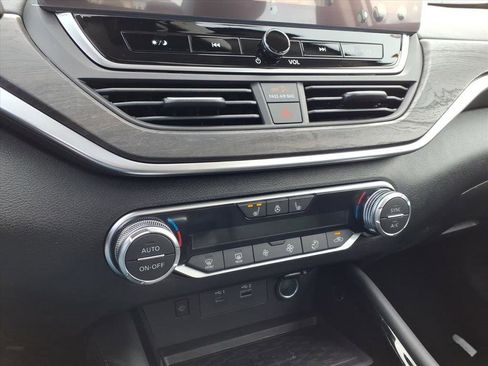 New 2025 Nissan Altima 2.5 SL image 13