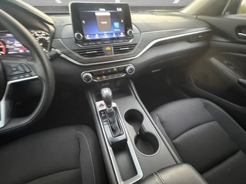 Used 2025 Nissan Altima 2.5 SV FWD image 3
