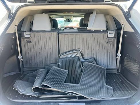 Used 2020 Toyota Highlander XLE FWD image 47