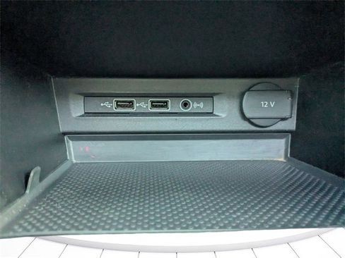 Used 2019 Volkswagen Tiguan SE image 23