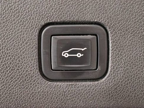 Used 2023 Cadillac XT6 Sport w/ Technology Package AWD/4WD image 17