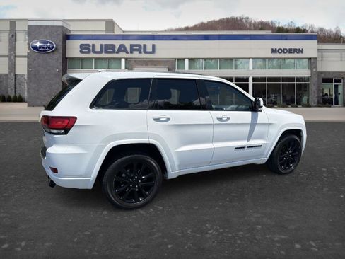 Used 2018 Jeep Grand Cherokee Altitude AWD/4WD image 5