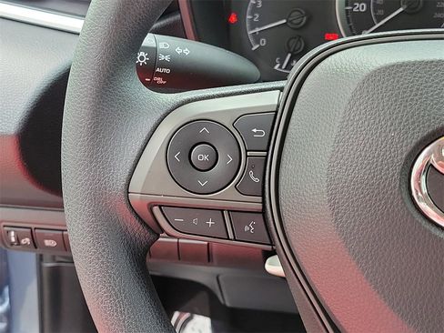 Used 2020 Toyota Corolla LE image 26