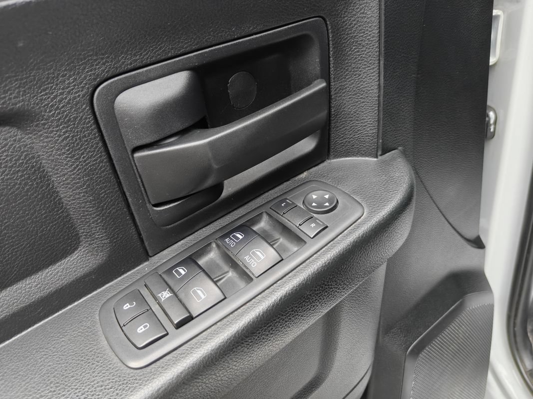 Used 2018 RAM 1500 Express AWD/4WD image 29