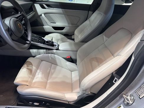 Used 2021 Porsche 911 Turbo image 4