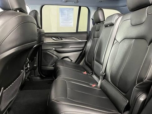 Used 2023 Jeep Grand Cherokee Limited w/ Black Appearance Package AWD/4WD image 35
