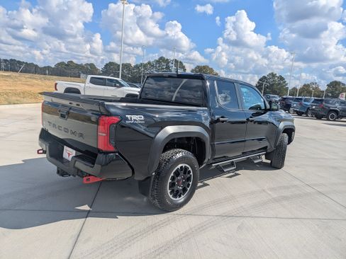 Used 2024 Toyota Tacoma TRD Off-Road image 7