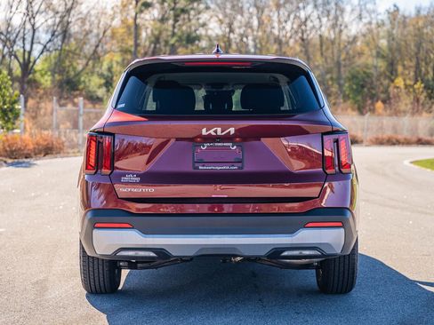 Used 2025 Kia Sorento LX image 6