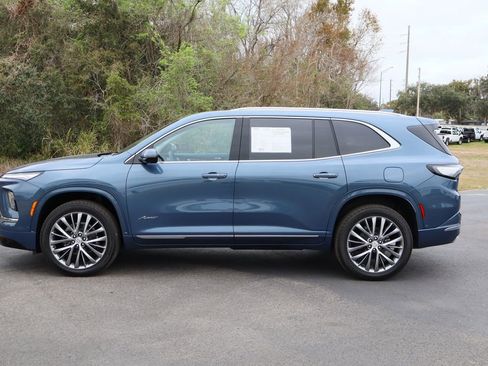 Used 2025 Buick Enclave Avenir image 5
