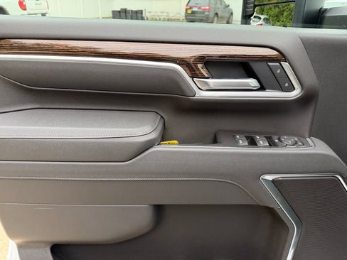 New 2026 GMC Sierra 2500 SLE w/ SLE Value Package; AWD/4WD image 9