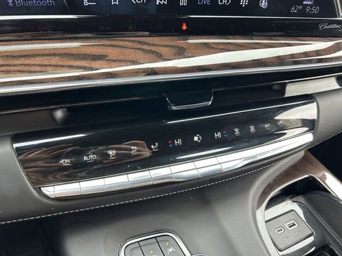 Used 2023 Cadillac Escalade ESV Sport Platinum w/ LPO, ONYX Package image 33