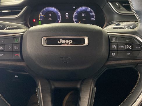 Used 2022 Jeep Grand Cherokee L Limited AWD/4WD image 17