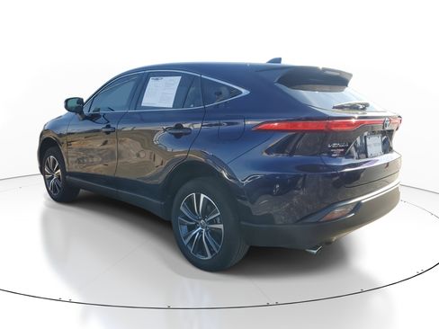 Used 2023 Toyota Venza LE image 4