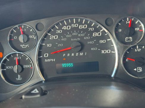 Used 2017 Chevrolet Express 2500 RWD image 24