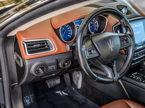 Used 2018 Maserati Ghibli RWD image 27