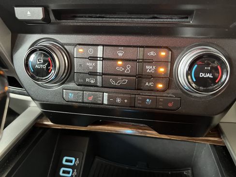 Used 2018 Ford F150 Lariat w/ Equipment Group 502A Luxury AWD/4WD image 35