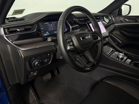 Used 2024 Jeep Grand Cherokee Overland w/ Advanced Protech Group III AWD/4WD image 11
